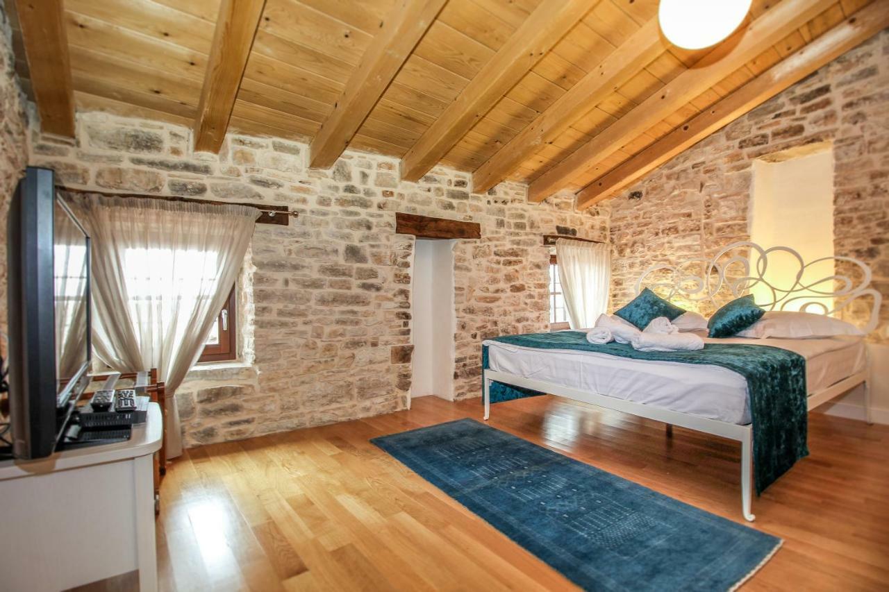 Villa Castel Bale Luaran gambar